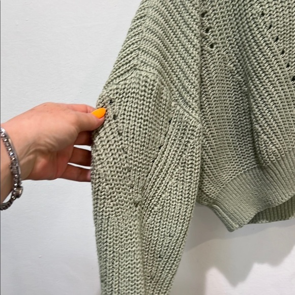 Jon & Anna Green V-Neck Sweater with Textured Knit Size Small - Picture 4 of 6